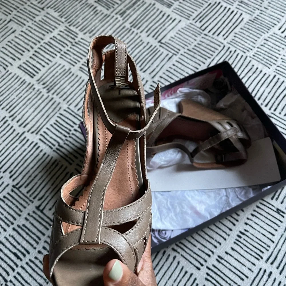 Lucky Brand Randy t strap peep toe chunky heel